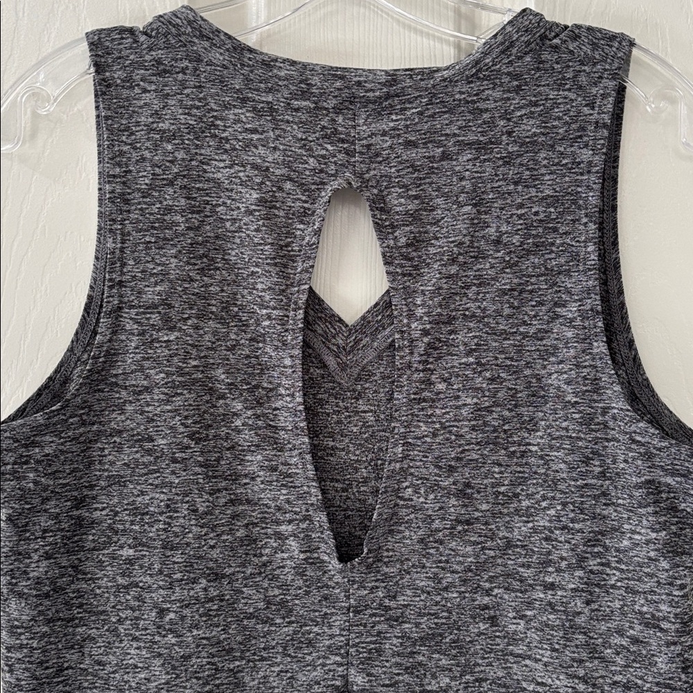 Beyond Yoga Black & Gray Space Dye V-Neck Featherweight Split Back Tank Size S - Picture 6 of 10